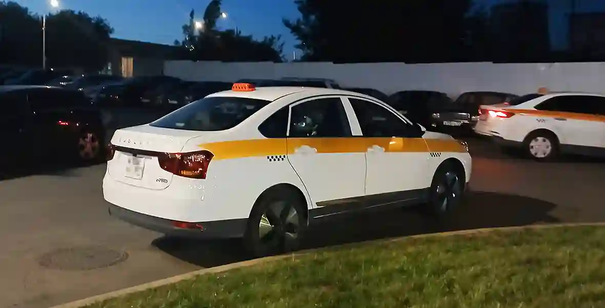 «Отличный выбор для такси»: я езжу на электромобиле EVOLUTE i‑PRO ​2025 года